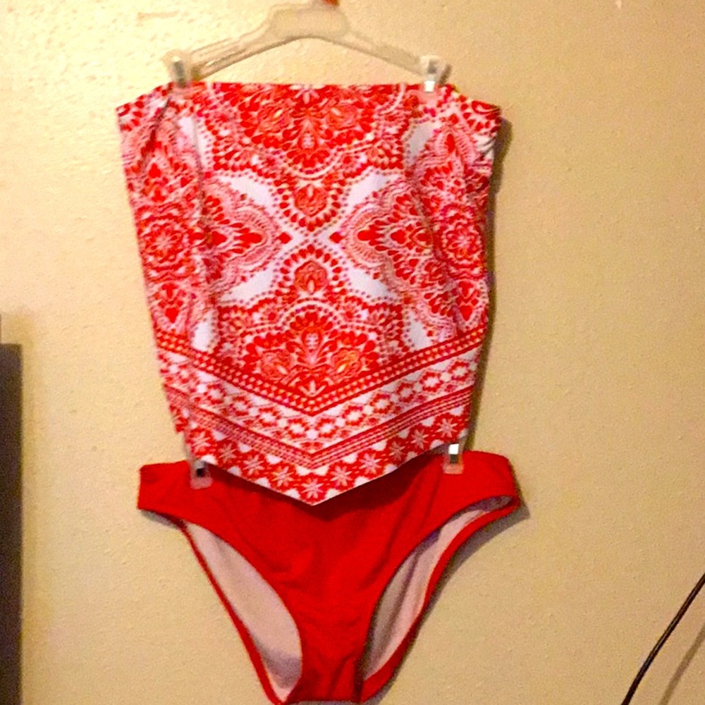 Red and white tankini women’s medium